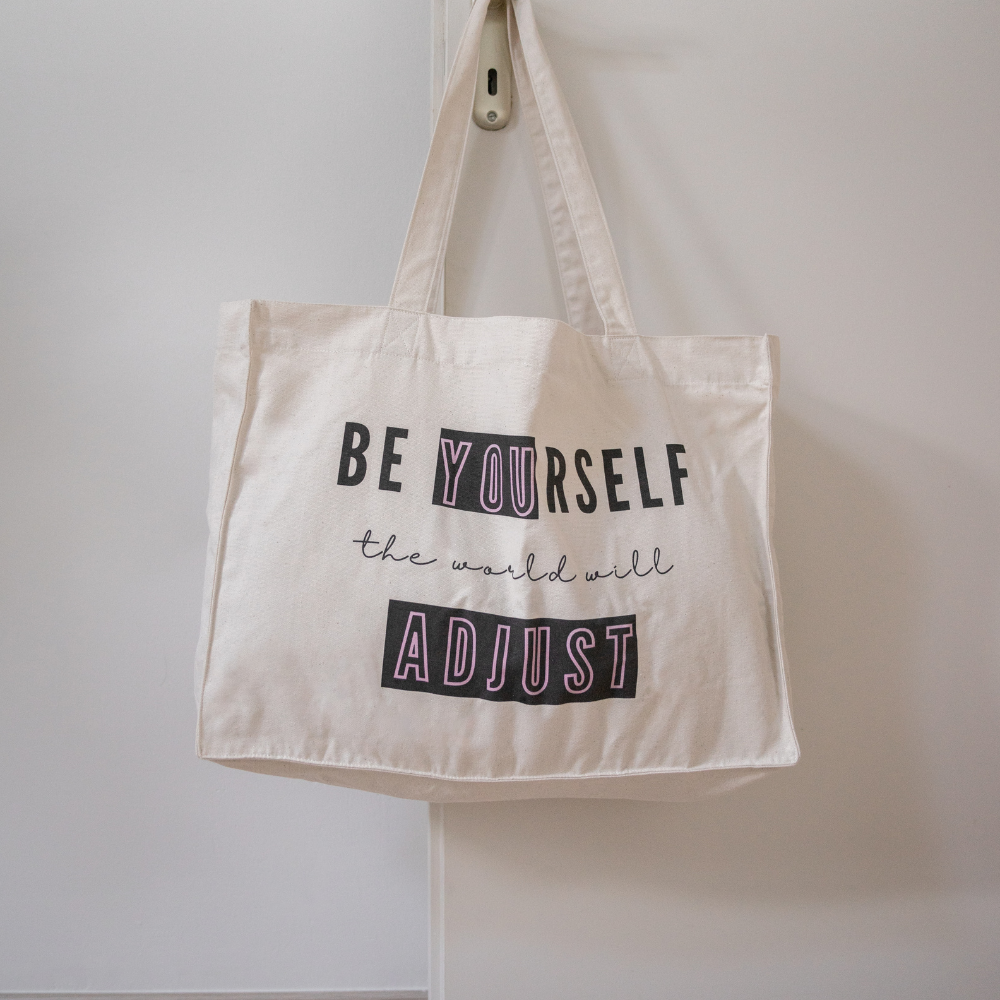 Tote bag grand format Be yourself, the world will adjust